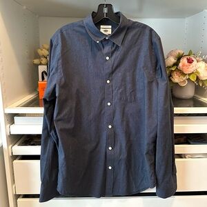 Men’s Dark Blue Slim Fit Button Up Shirt Size Medium - Causual or Dress up